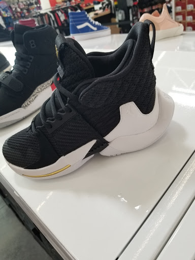 Shoe Store «WSS», reviews and photos, 104 W Foothill Blvd, Rialto, CA 92376, USA