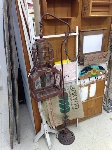 Antique Store «National Road Antique Mall», reviews and photos, 39 W Main St, Cambridge City, IN 47327, USA