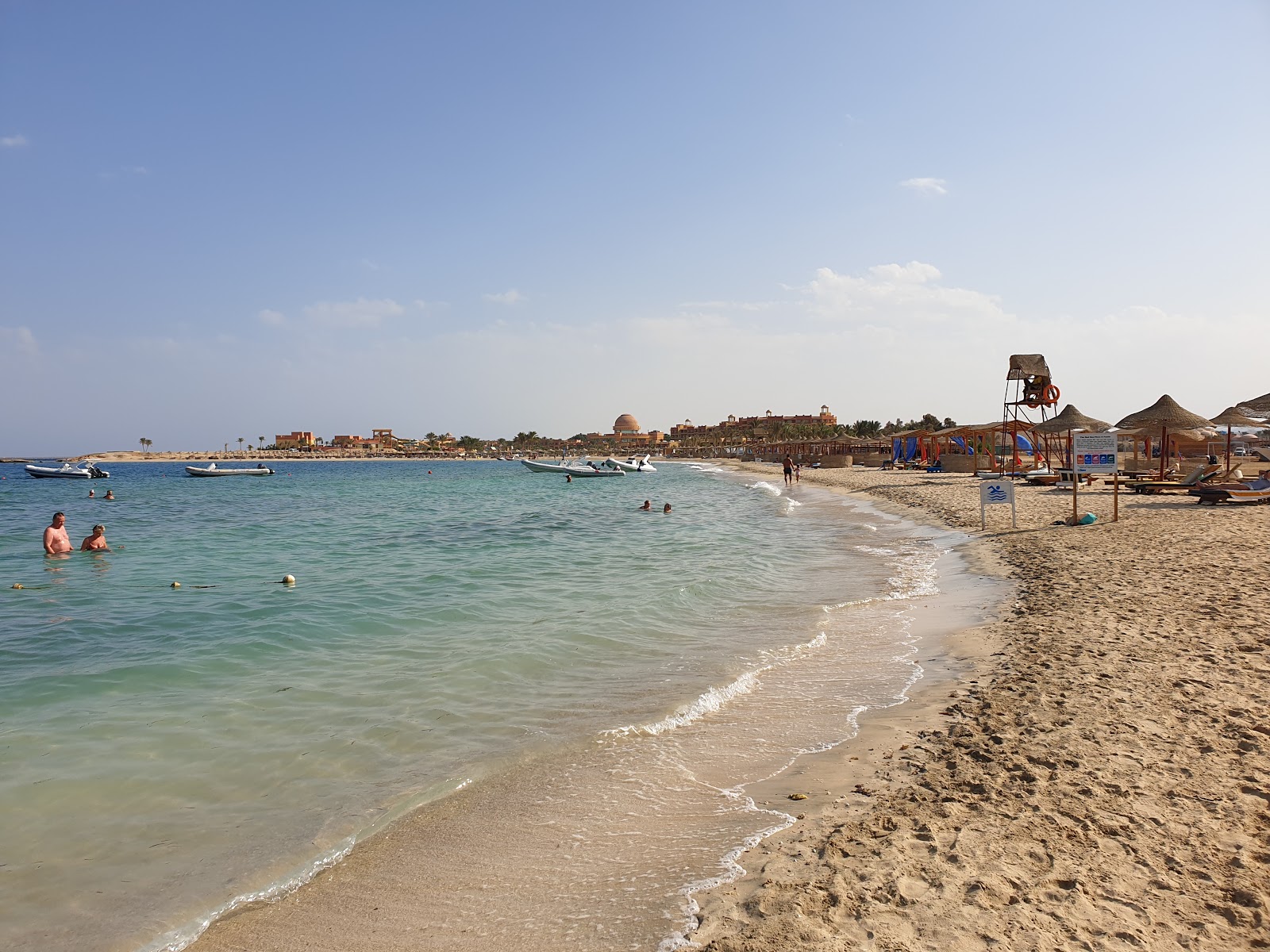 Foto de Abu Dabbab con bahía mediana