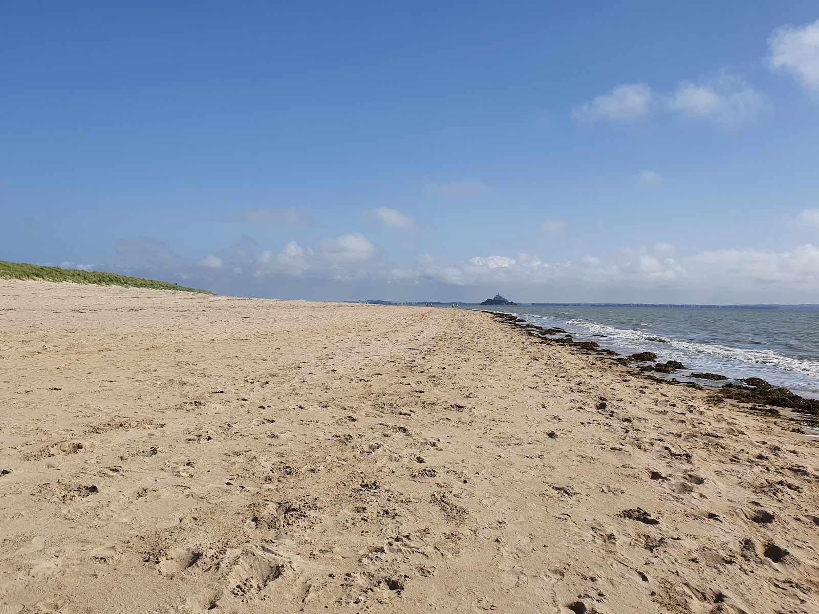 Foto von Plage Dragey-Ronthon mit langer gerader strand