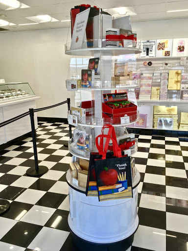 Shopping Mall «Flower Hill Promenade», reviews and photos, 2720 Via De La Valle, Del Mar, CA 92014, USA