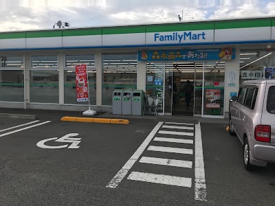 ファミリーマート 宮崎港前店