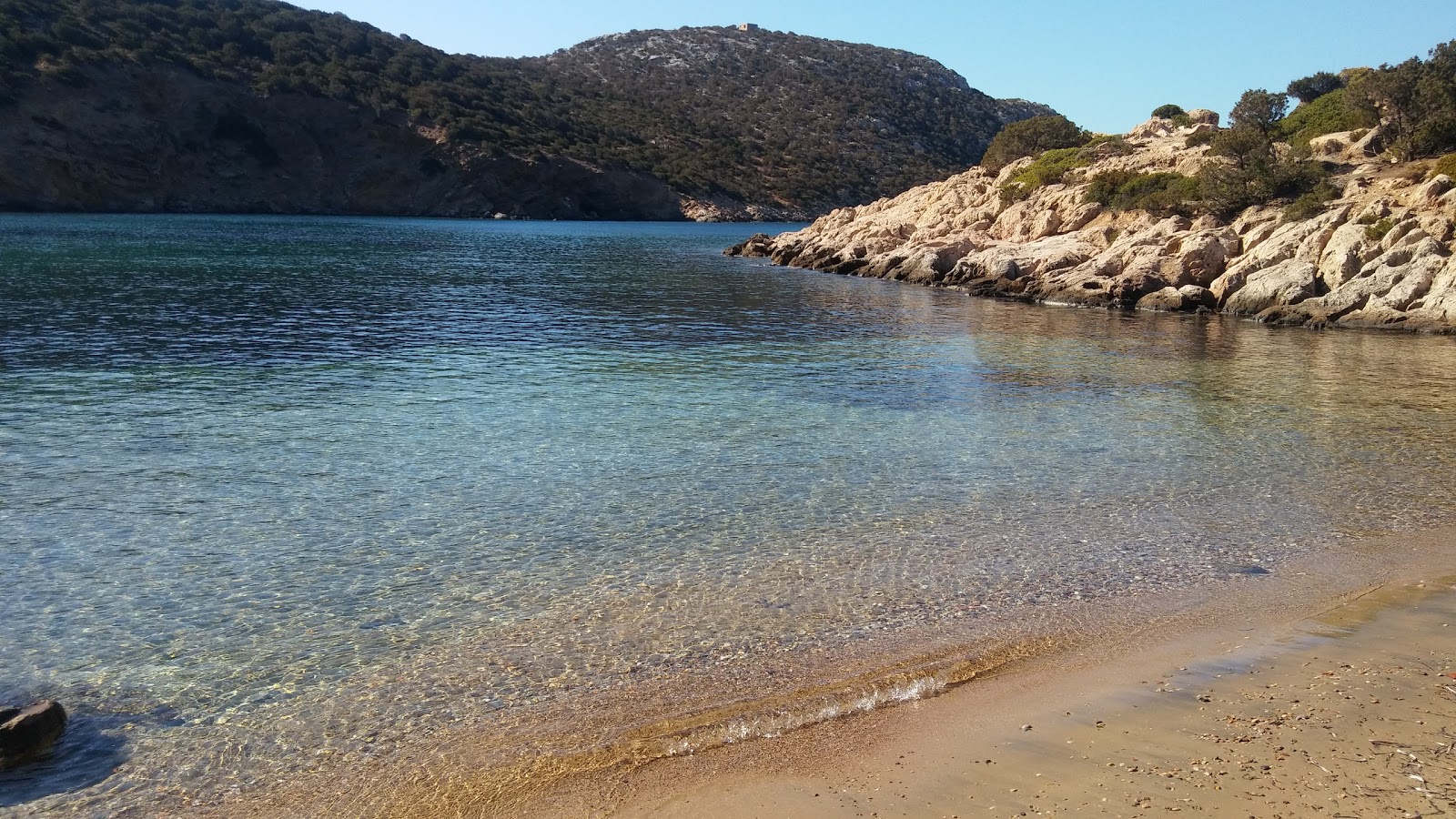 Foto de Paralia Fikiada com alto nível de limpeza