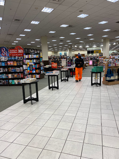 Book Store «Barnes & Noble», reviews and photos, 230 Main St, White Plains, NY 10601, USA