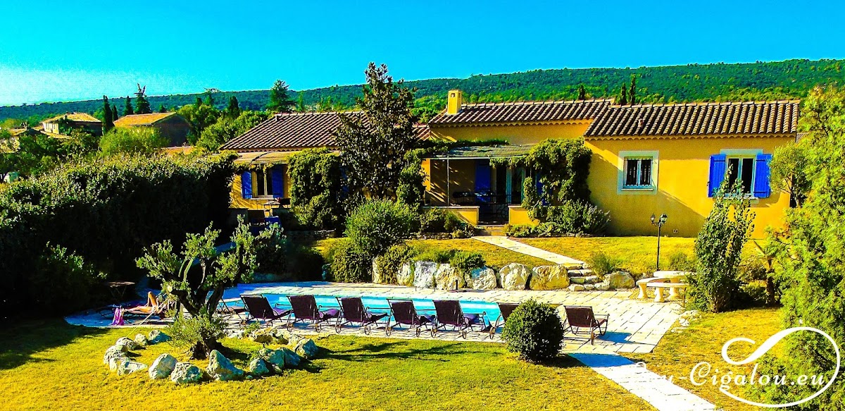 Lou-Cigalou, Lou-Grihet, La Cigala. Maisons de vacances à Saint-Saturnin-lès-Apt (Vaucluse 84)
