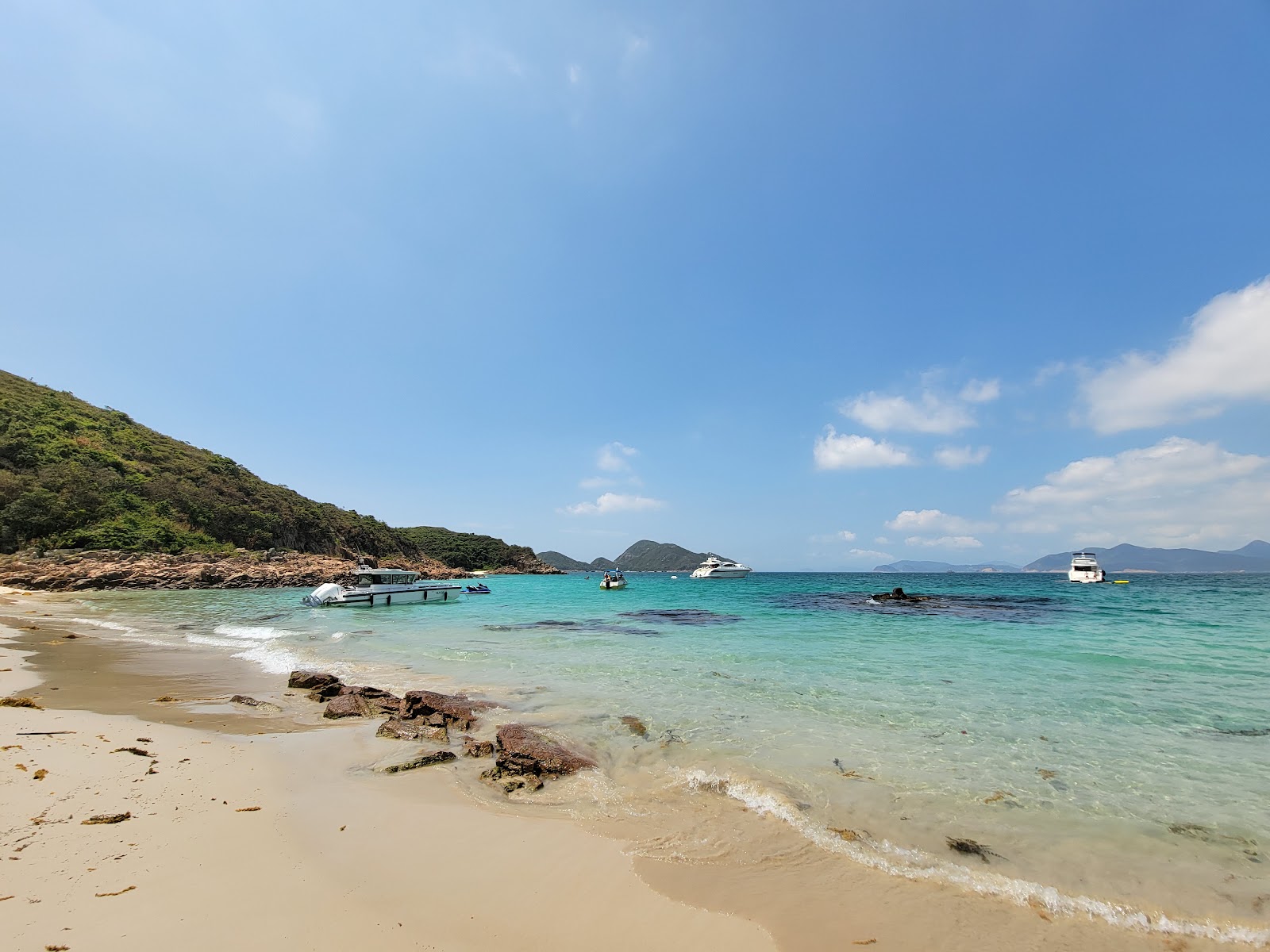 Foto av Bailawan Beach med turkos rent vatten yta