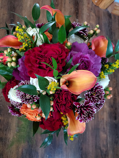 Florist «Carousel Flowers by Shamrock Garden Florist», reviews and photos, 527 S York St, Elmhurst, IL 60126, USA