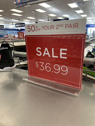 Shoe Store «SKECHERS Factory Outlet», reviews and photos, 3030 E 9th St, Oakland, CA 94601, USA