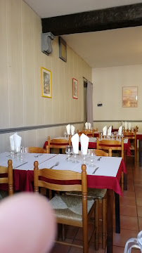 Atmosphère du Restaurant français Restaurant La Nesque à Villes-sur-Auzon - n°3