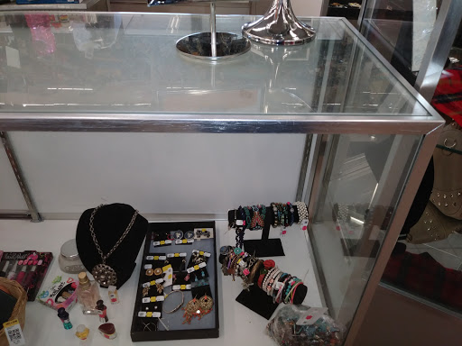 Thrift Store «Thrift Town», reviews and photos, 6328 Fair Oaks Blvd, Carmichael, CA 95608, USA