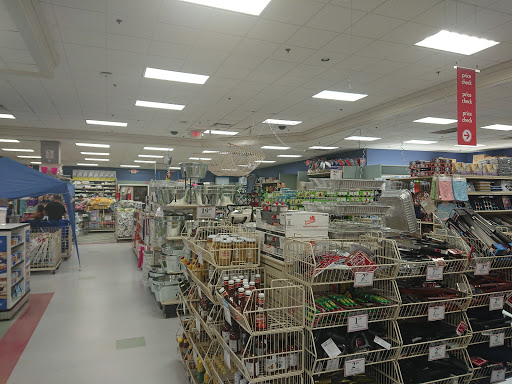 Home Goods Store «Christmas Tree Shops», reviews and photos, 15 Backus Ave Suite 42, Danbury, CT 06810, USA