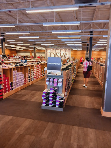 Shoe Store «DSW Designer Shoe Warehouse», reviews and photos, 6971 Grand Ave, Gurnee, IL 60031, USA