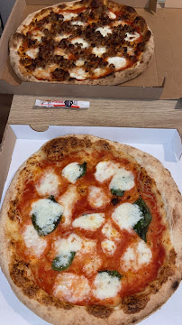 Plats et boissons du Pizzeria Pizza Mongelli Toulouse Saint-Cyprien - n°10