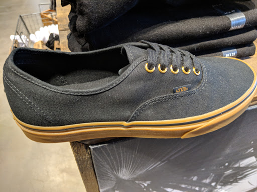 Shoe Store «Vans», reviews and photos, 400 Broadway, Santa Monica, CA 90401, USA