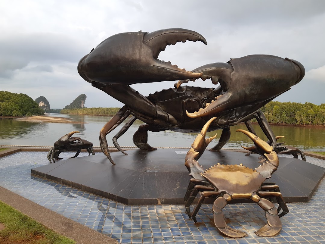 Crab statue