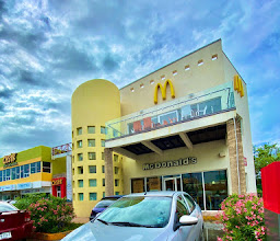 Renta de Autos en Cancun Zona Hotelera | America Car Rental photo