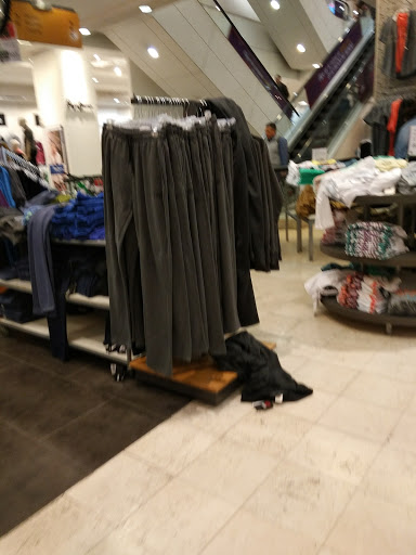 Stores to buy pants Valparaiso