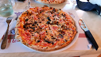 Pizza du Restaurant italien Gina à Saint-Priest - n°9
