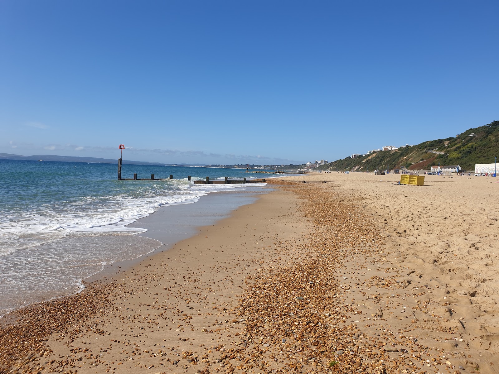 Foto van Boscombe Beach met helder zand oppervlakte