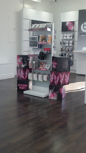 Cell Phone Store «T-Mobile», reviews and photos, 6800 Schaefer Rd, Dearborn, MI 48126, USA