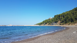Foto von Pili beach und die siedlung