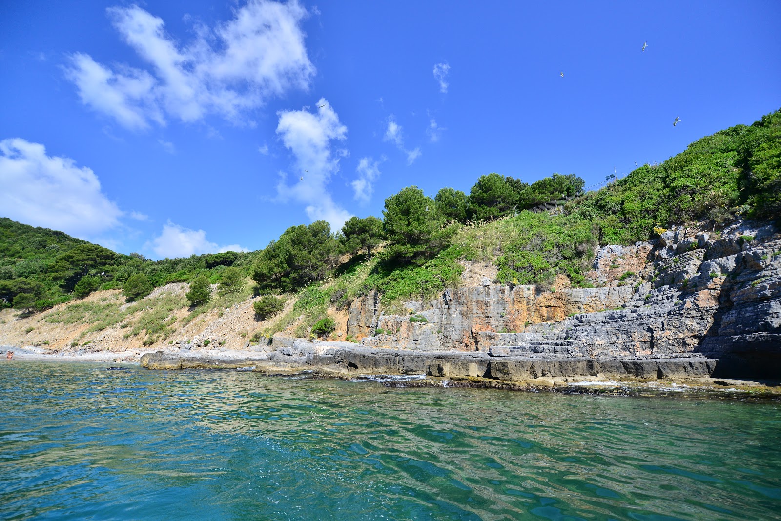 Zdjęcie Spiaggia dei Gabbiani II z powierzchnią szary kamyk