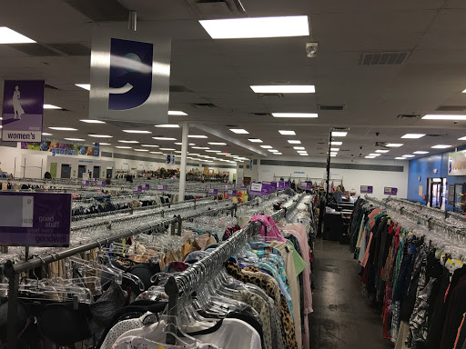 Thrift Store «32nd St & Chandler Goodwill Retail Store & Donation Center», reviews and photos, 15633 S 32nd St, Phoenix, AZ 85048, USA