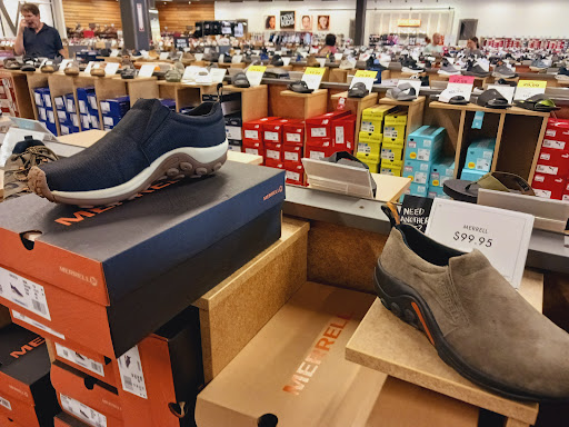 Shoe Store «DSW Designer Shoe Warehouse», reviews and photos, 6971 Grand Ave, Gurnee, IL 60031, USA