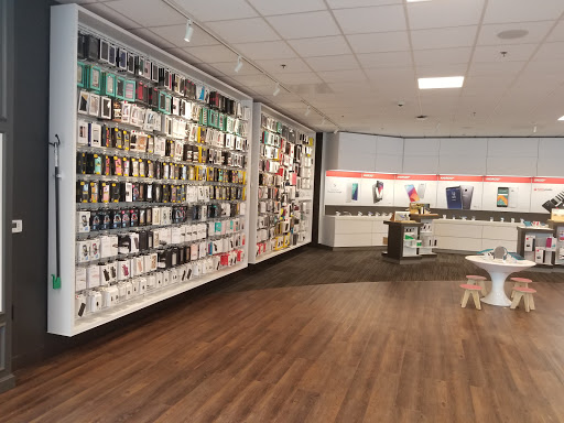Cell Phone Store «Verizon», reviews and photos, 2500 W Moreland Rd, Willow Grove, PA 19090, USA