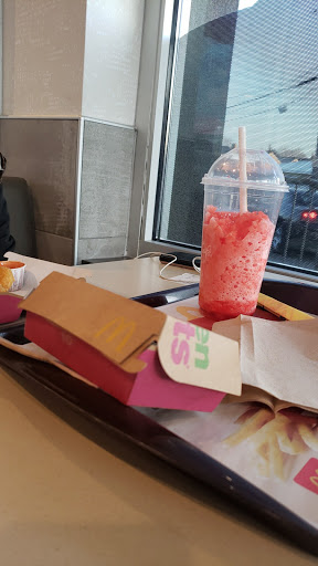 Shoe Store «Shoe Carnival», reviews and photos, 4835 W 77th St, Burbank, IL 60459, USA