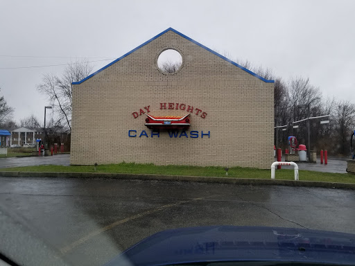 Day Heights Car Wash en Milford