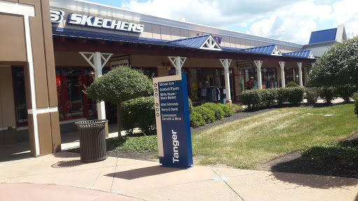 Outlet Mall «Tanger Outlet Jeffersonville», reviews and photos, 8000 Factory Shops Blvd, Jeffersonville, OH 43128, USA