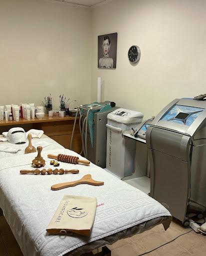 Centro de estética avanzada avril en Cabanes, Castellón