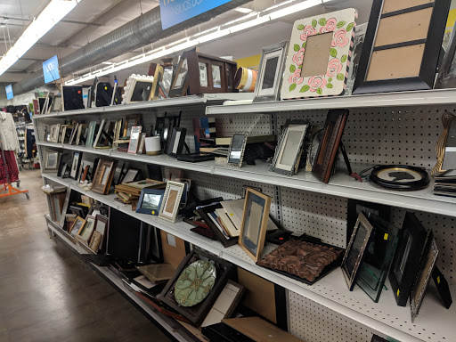 Thrift Store «Goodwill Central Texas Lake Austin Store», reviews and photos, 701 Newman Dr, Austin, TX 78703, USA