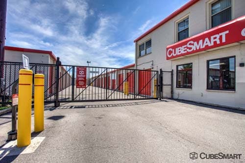 Self-Storage Facility «CubeSmart Self Storage», reviews and photos, 1551 W Algonquin Rd, Mt Prospect, IL 60056, USA