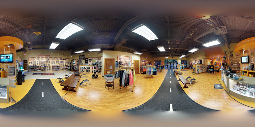 Shoe Store «Big Peach Running Co. - Alpharetta», reviews and photos, 5530 Windward Pkwy #420, Alpharetta, GA 30004, USA