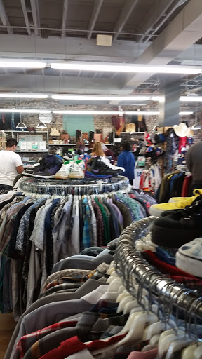Used Clothing Store «Buffalo Exchange Houston», reviews and photos, 2901 S Shepherd Dr, Houston, TX 77098, USA
