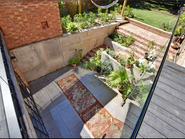 http://www.ecooasislandscapes.co.uk/