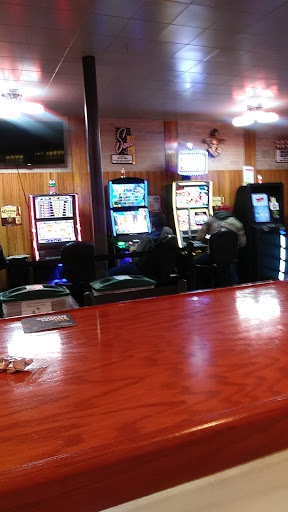 Liquor Store «Ten Lew Liquors», reviews and photos, 1808 10th St, Waukegan, IL 60085, USA