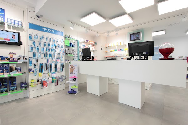 Imagen de Farmacia Hidalgo Playa San Juan - María Jose Hidalgo (3 de 9)