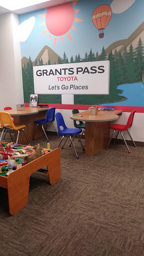 Car Dealer «Grants Pass Toyota», reviews and photos, 375 Redwood Hwy, Grants Pass, OR 97527, USA