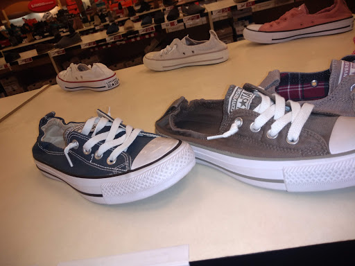 Shoe Store «Famous Footwear», reviews and photos, 1724 E Washington Ave, Union Gap, WA 98903, USA