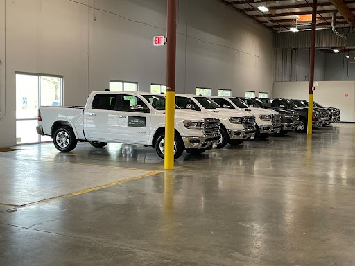 Jeep Dealer «Findlay Chrysler Jeep Dodge RAM INDOOR Dealership», reviews and photos, 25600 SW Parkway Center Dr, Wilsonville, OR 97070, USA