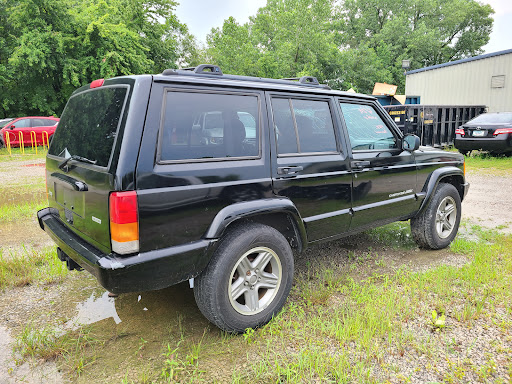 Auto Body Shop «Gray & Wells Collision Center», reviews and photos, 2005 E 10th St, Jeffersonville, IN 47130, USA