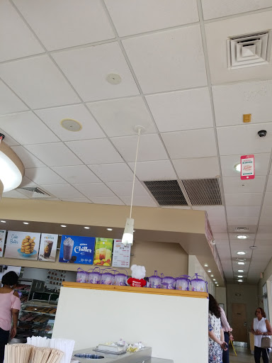 Bakery «Krispy Kreme Doughnuts», reviews and photos, 208 W 14 Mile Rd, Troy, MI 48083, USA