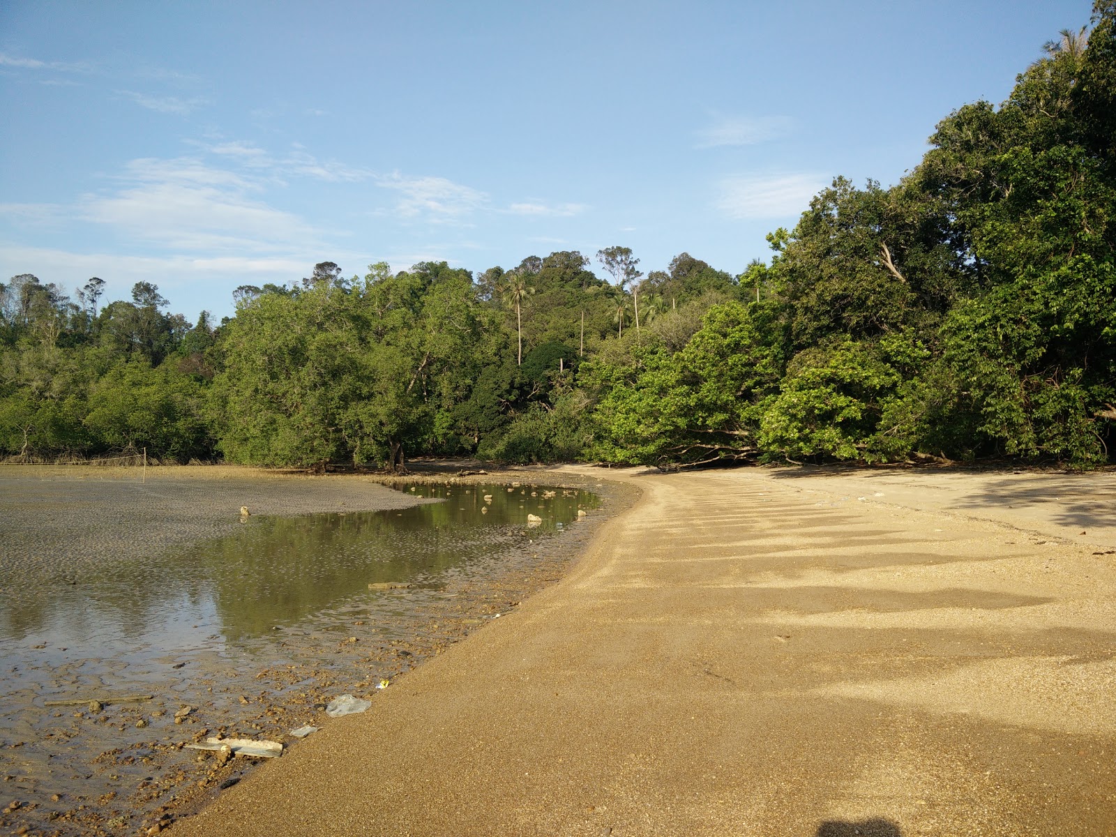 Penyabung Beach的照片 背靠悬崖