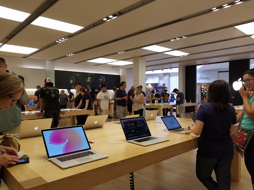 Computer Store «Apple Chandler Fashion Center», reviews and photos, 3111 W Chandler Blvd, Chandler, AZ 85226, USA