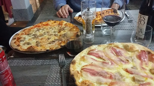 Berimbao - Ristorante Lago dOrta - Pizzeria in Pettenasco, Provincia di Novara