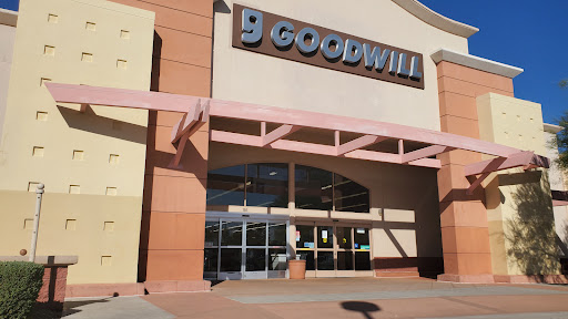 Thrift Store «99th & Camelback Goodwill Retail Store & Donation Center», reviews and photos, 10005 W Camelback Rd, Phoenix, AZ 85037, USA