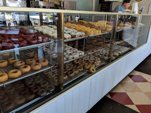 Donut Shop «Lee Donuts», reviews and photos, 124 Peterson Rd, Libertyville, IL 60048, USA